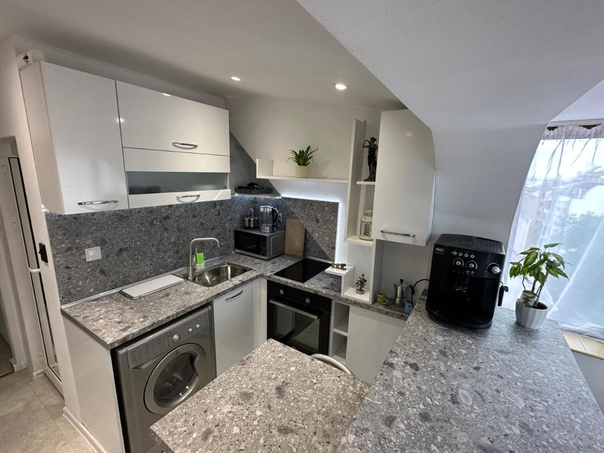Lovely Studio In Бургас Экстерьер фото